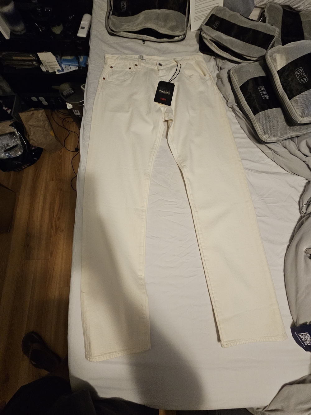 Levi's Premium Men’s Straight Jeans in White/Cream